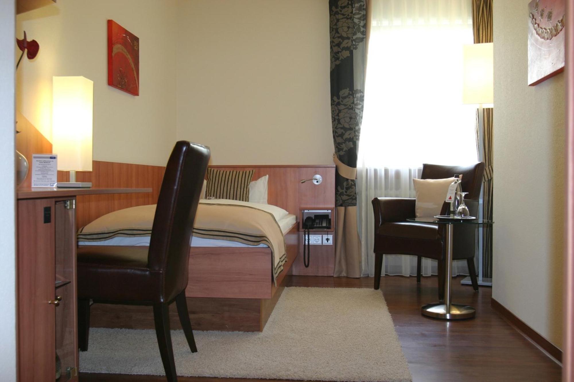 Hotel Merkur Baden-Baden Bilik gambar